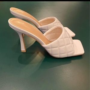 NWOT Womens White Open Toe Square Faux Leather Mules, Size 7.5